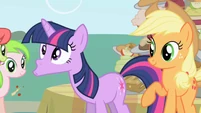 Twilight spits out the food Applejack fed her S1E01