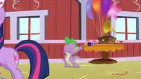 Spike dancing S1E25