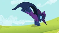 Mare Do Well lifts back legs S2E08