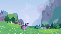 Twilight Sparkle gazing up at Canterlot S2E25
