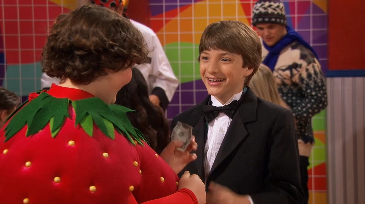 Angus Chestnut Disney Channel's A.N.T. Farm Wiki