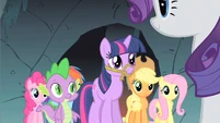 Spike & everypony happy S1E19