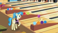 Bowling ball bouncing S02E06