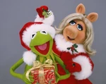 Piggy Kermit Mistletoe