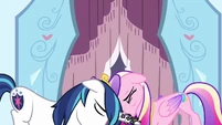 Shining helping Cadance up S3E2