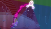 Twilight using normal magic on door S3E2