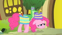 Pinkie Pie invites Fluttershy S1E25
