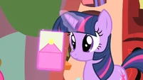 Opening envelope S01E25