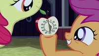 The kitchen timer now on Scootaloo's hoof S3E04