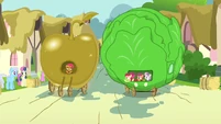 Apple Bloom trying to talk to Babs S3E4