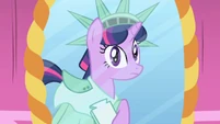 Twilight in the mirror "too green" S01E01
