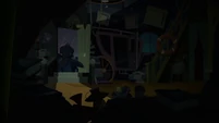 Trixie enters the shop S3E05