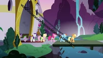 Marching out of Canterlot S3E2