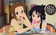 Ritsu and Mio Ice-Pop