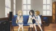 Mio trying to get Ritsu quiet