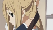 Mugi doing hair