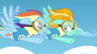 Lightning Dust indifferent S3E7