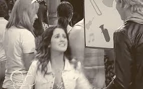 Ausllyhugpo