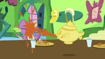 Spike sprayed with soup S03E10