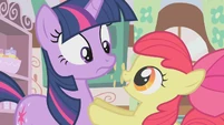 Apple Bloom tells Twilight to try again S01E12