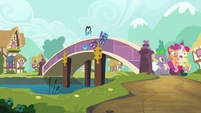 Spike snatches up the Crusaders S03E11