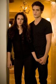 Breaking-Dawn-Still-e1359436197938
