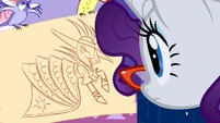Birds showing a drawing to Rarity S1E14