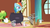 Rainbow Dash and cannibalistic animals S03E13