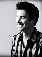 Ian-Harding-ian-harding-21745729-898-1210