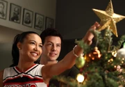 Santana and Finn holding up that star