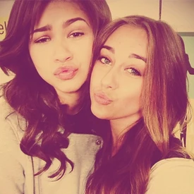 Zendaya-coleman-with-pal2d