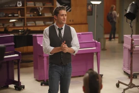 Glee scene11-13choirroom 0452
