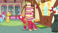 Big Mac struggling with cake S2E24