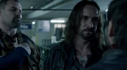 Falling-Skies-S2x10-Pope-shares-words-with-Tector-400x221