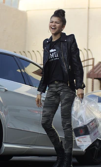 Zendaya-coleman-arriving-at-DWTS-rehearsals