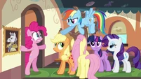 Rainbow pointing at Pinkie S2E24