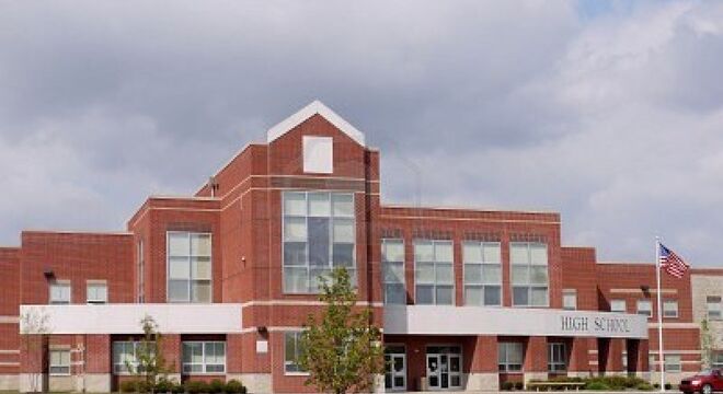660px-0,1200,72,727-9777159-chicago-usa-september-2010--modern-high-school-building.jpg