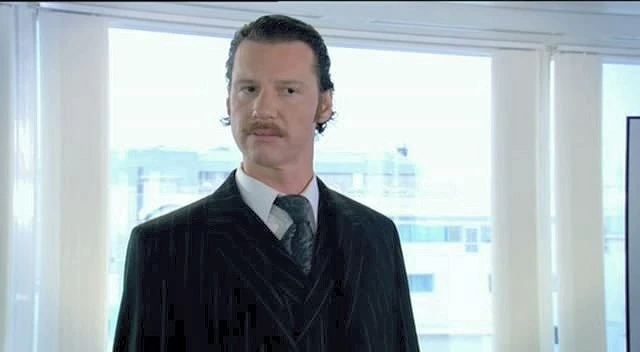 http://images1.wikia.nocookie.net/__cb57887/theitcrowd/images/0/0b/Denholm_declares_war.jpg
