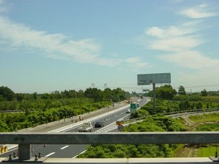 The Jingha Expressway connects with the 6th Ring Road at Changtun.