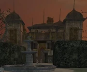 The fountain before the hedge.