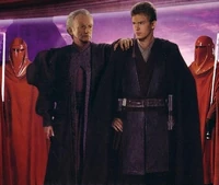 Anakin en el año 24 ABY, al lado del Canciller Supremo Palpatine.