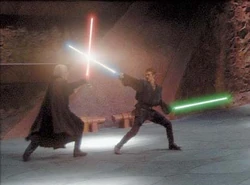 Anakin luchando contra el Conde Dooku con dos sables láser en Geonosis.