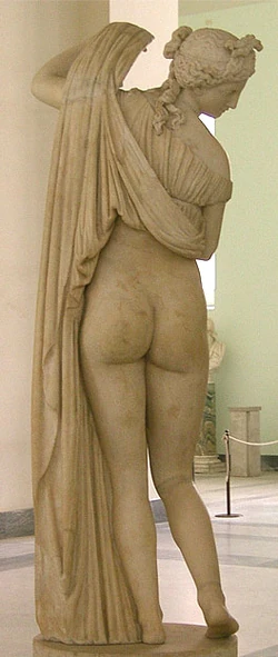 Aphrodite Kallipygos, cópia romana de escultura helenística de 100 a.C.- 150 a.C. (Afrodite admira o próprio traseiro, refletido n'água)