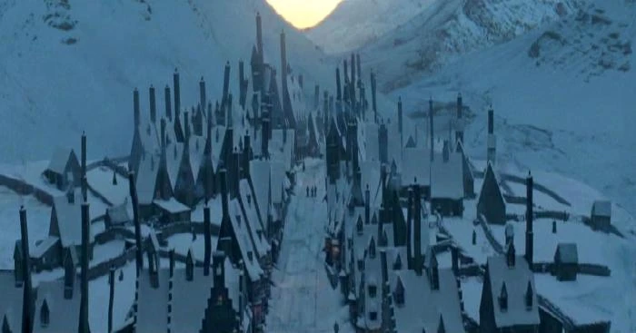 File:Hogsmeade_High_St.jpg