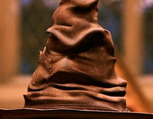 http://images1.wikia.nocookie.net/harrypotter/images/thumb/0/03/Sorting_Hat.jpg/300px-Sorting_Hat.jpg