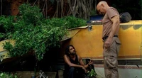 Sayid und Locke bei der Beechcraft