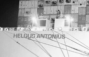 Die Helgus Antonius, mit vielen Frachtcontainern