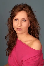 Tereza Bebarová dubs the voice of Kate on Nova
