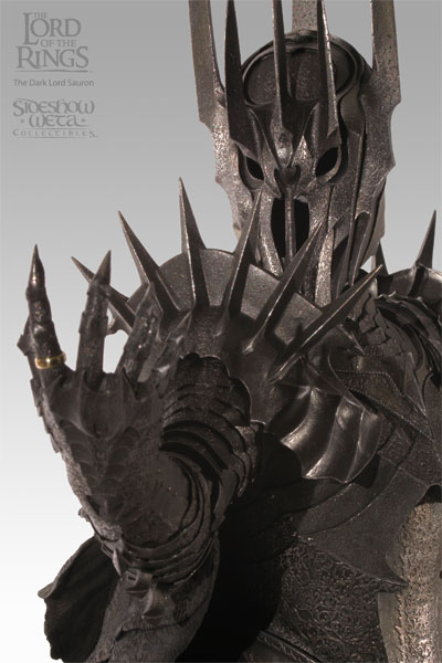 http://images1.wikia.nocookie.net/lotrgames/images/3/3a/Sauron.jpg