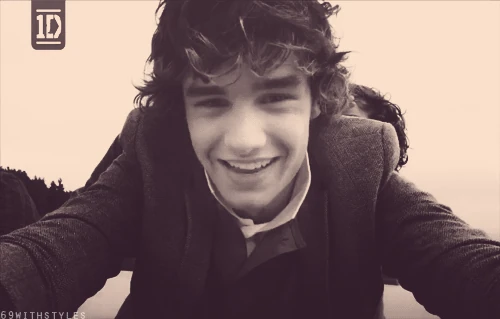 Leeyumcurly.gif